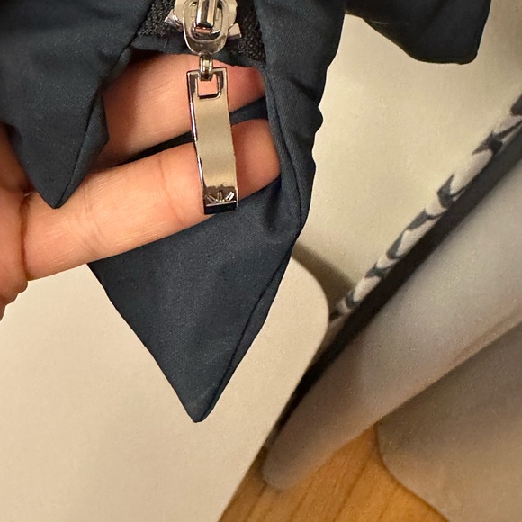 Stylish Navy Puffer Jacket - Picture 5 of 10